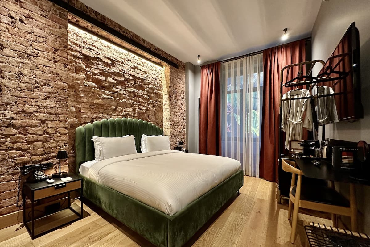 1 bedroom, free minibar, in-room safe, desk