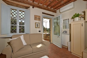 Family Apartment, Multiple Bedrooms, Mountainside (Alloro Grillo) | Interior - Alloro Grillo (Camaiore)