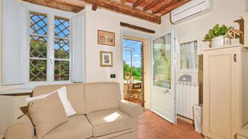 Familienapartment, Mehrere Schlafzimmer, Bergseite (Alloro Grillo) | Wohnbereich