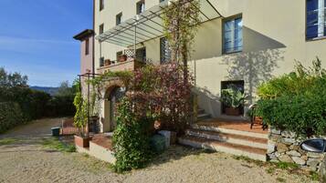 Appartamento familiare, camere multiple, lato montagna (Alloro Grillo) | Esterni