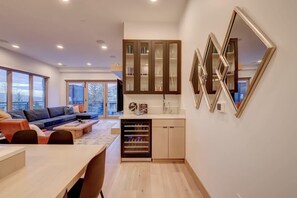 TV, fireplace, offices