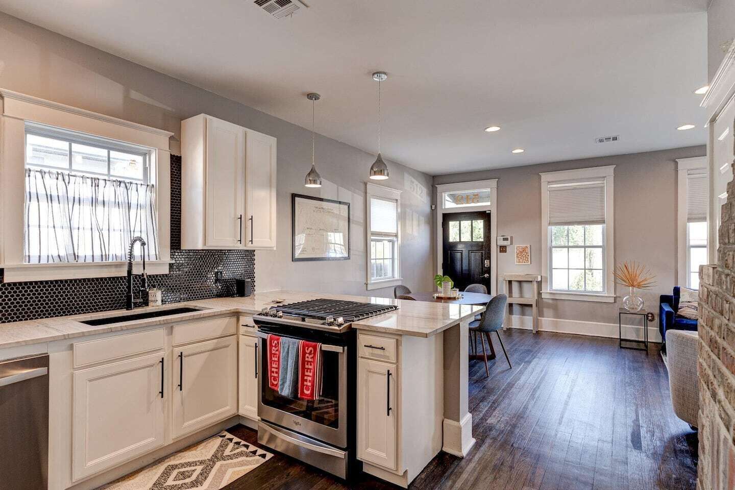 雪櫃、微波爐、焗爐、爐具