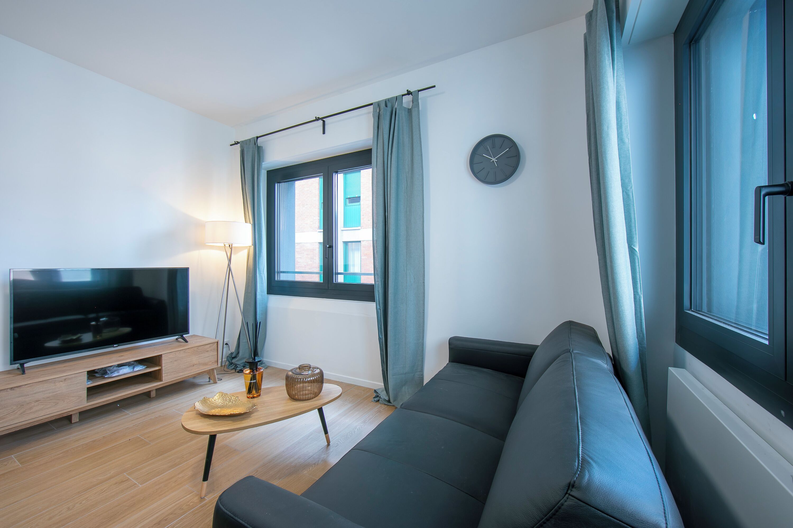 Familielejlighed - 1 soveværelse (Boutique Apartment 2) | Opholdsområde | 21-tommers tv med digitale kanaler