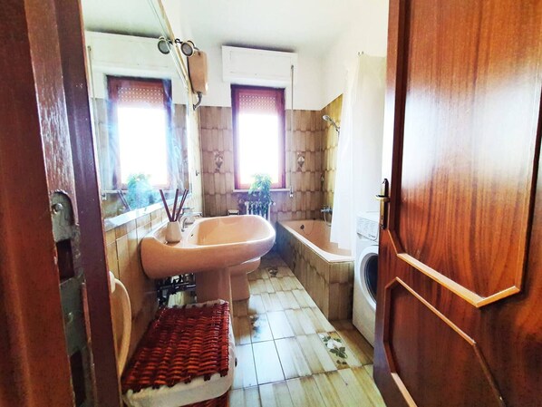 Unclassified image, 1 of 27, button