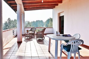 Unclassified image, 2 of 27, button