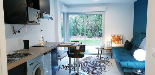 Fridge, microwave, stovetop, coffee/tea maker - Studio in luxury residence with garden 10 minutes from Biarritz and beaches (Anglet)