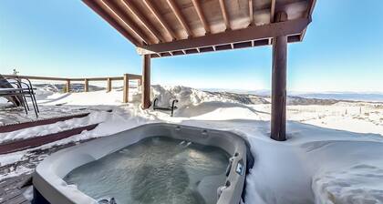 Skyview Chalet - amazing views with spa