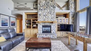 TV connectée, cheminée, lecteur de DVD