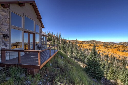 Skyview Chalet - amazing views with spa