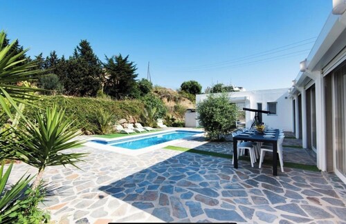 Private Villa Swimming Pool + Golf + Beach + Park