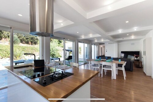 Private Villa Swimming Pool + Golf + Beach + Park