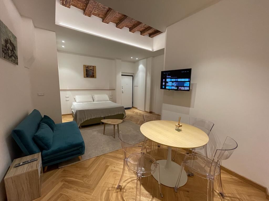 Apartment In Oltrarno Area A Few Step Away From S.spirito Square (2+1)