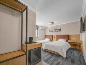 Kahden hengen standard-huone (kaksi sänkyä) | Työpöytä, kannettavalle tietokoneelle sopiva työtila, pimennysverhot