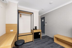 Rom – comfort | Skrivebord, skrivebord for bærbar PC og blendingsgardiner