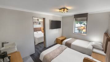 Family Studio Suite | 1 bilik tidur, meja, ruang kerja komputer riba