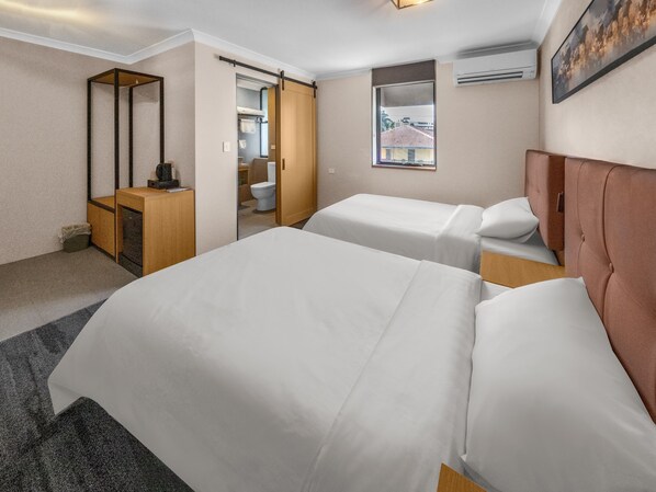 Kahden hengen standard-huone (kaksi sänkyä) | Työpöytä, kannettavalle tietokoneelle sopiva työtila, pimennysverhot