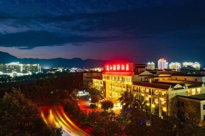 Jinggu Yingjiang International Hotel