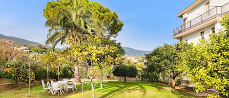 屋外ダイニングエリア