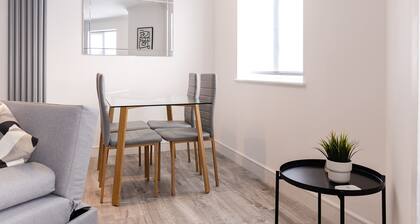 Luxury, Modern Apartment w/ Netflix in Zone 2