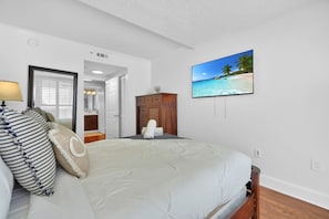 1 dormitorio, escritorio, tabla de planchar con plancha y wifi