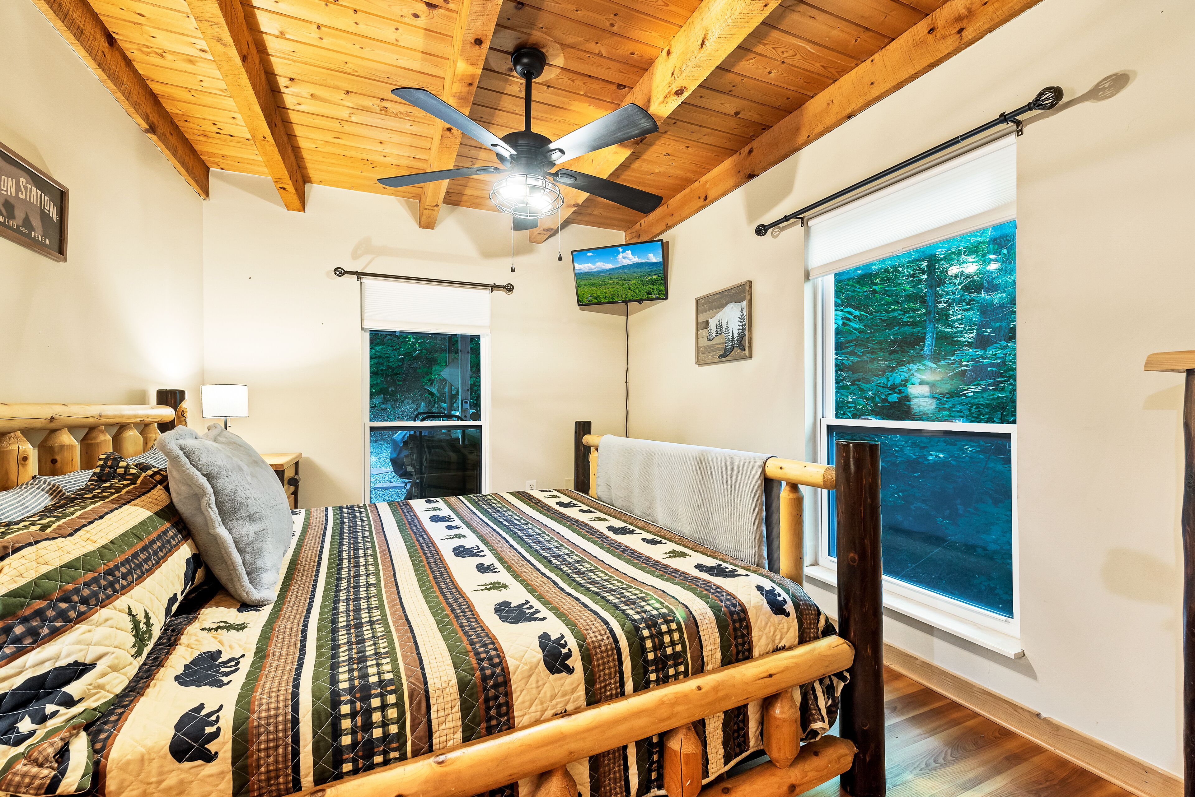 2 室のベッドルーム、WiFi (無料)、ベッドシーツ