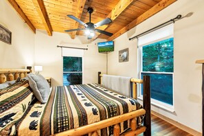 2 室のベッドルーム、WiFi (無料)、ベッドシーツ