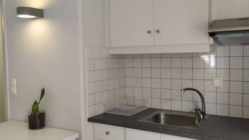 Refrigerador, cafetera y tetera y tetera eléctrica