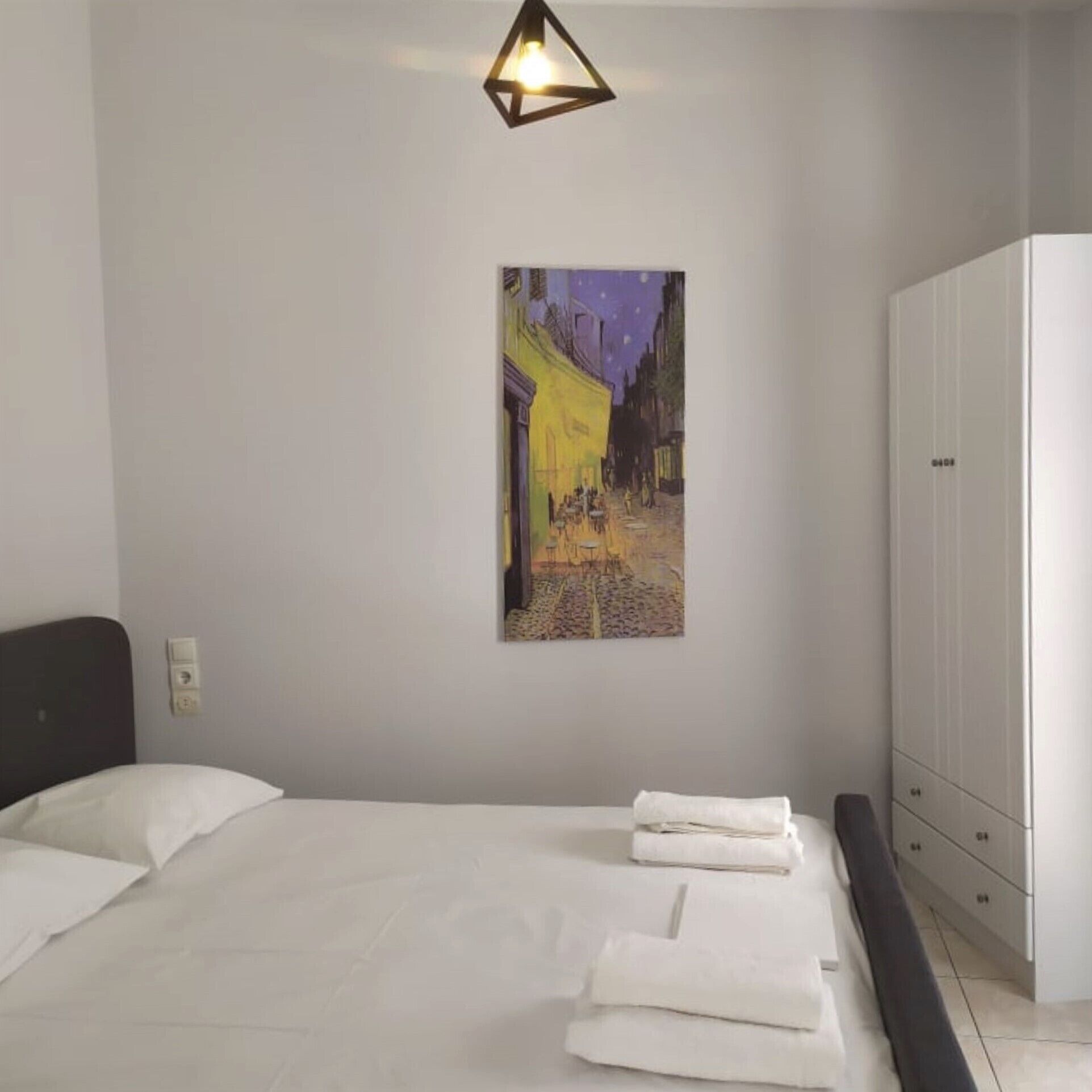 1 habitación, caja de seguridad en la habitación y cuna de viaje 