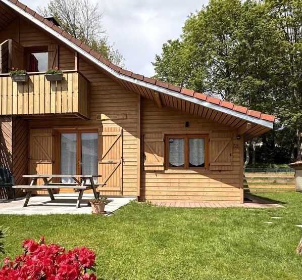 Outdoor dining - Chalet O FIL DE LO - 6 pers - BBQ/parking/WIFI - 5min from GERARDMER (XONRUPT-LONGEMER)