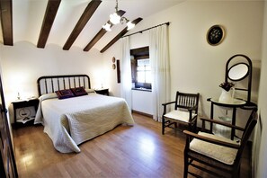 6 chambres, lit de bébé portatif, Wi-Fi, literie fournie
