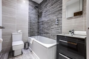 Combined shower/tub, towels, soap, toilet paper