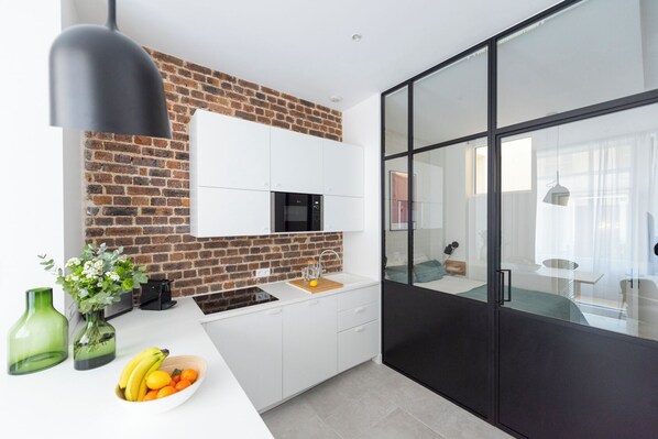 Fridge, microwave, dishwasher, coffee/tea maker