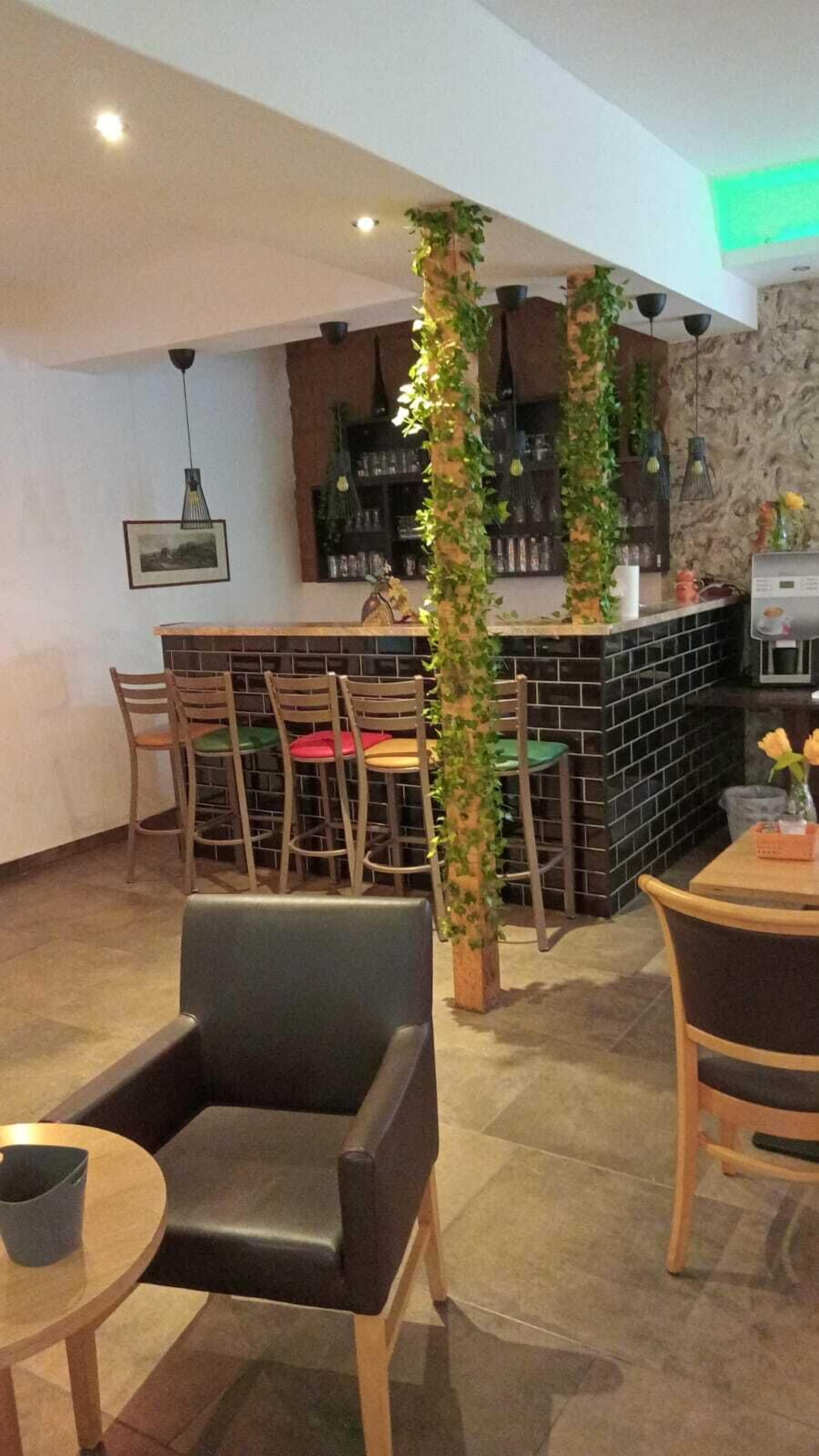 Frukostbuffé varje dag (EUR 12.90 per person)