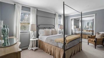 4 slaapkamers, een bureau, een strijkplank/strijkijzer, wifi