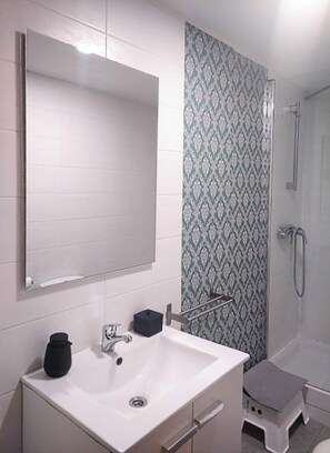 Shower, hair dryer, towels, soap - Junto al pilar (Zaragoza)
