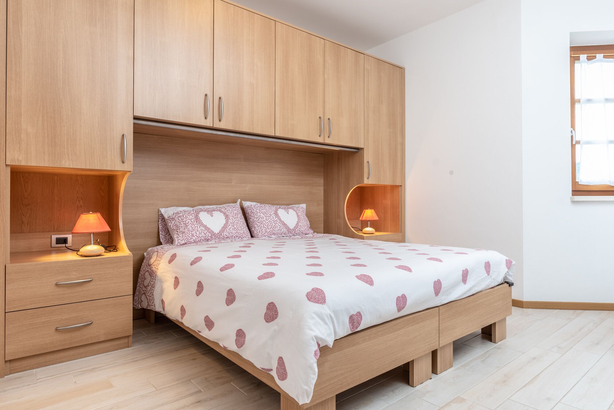 1 slaapkamer, een strijkplank/strijkijzer, gratis wifi, beddengoed
