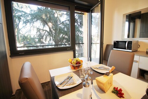 Eur Bright Spacious Apartment with balconies and parking only for small cars