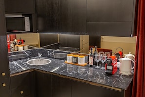 Fridge, microwave, dishwasher, coffee/tea maker