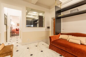 TV - Stylish Spanish Steps Retreat (Roma)
