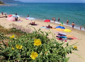 Beach nearby - Mediterranean vacation homes by the sea in a quiet location, with garden & barbecue (Sardinien)