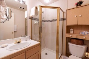 Apartment, 2 Schlafzimmer | Badezimmer | Handtücher