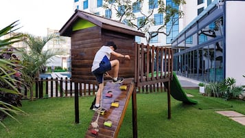 Children’s play area – outdoor