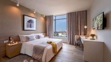2 bedrooms, in-room safe, desk, laptop workspace