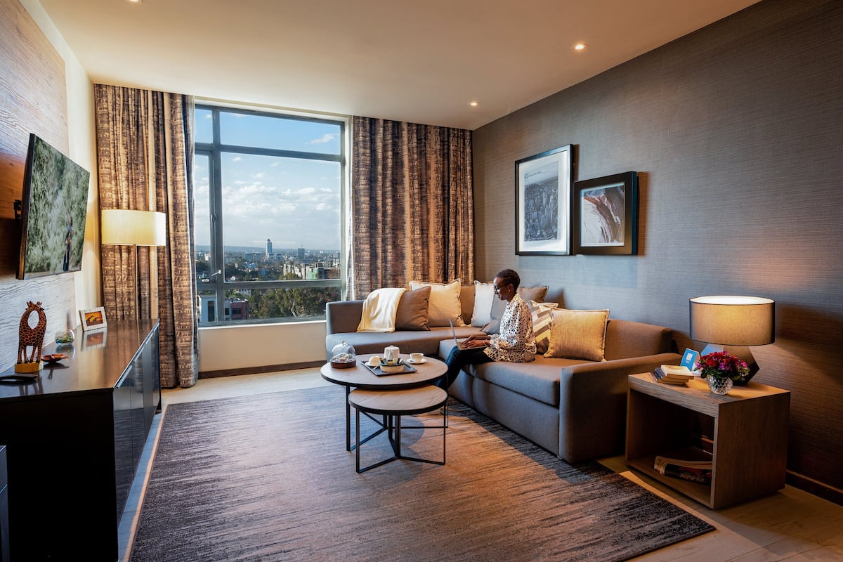 Suite, 2 Bedrooms | Living area
