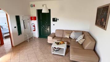 Smart-TV, Kamin, Bücher