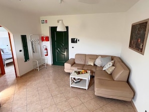 Smart TV, fireplace, books - Casa Sergio (Colonnella)