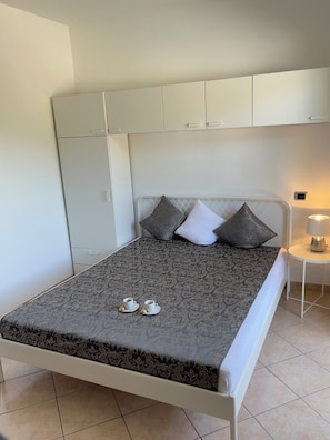 3 bedrooms, in-room safe, iron/ironing board, travel cot - Casa Sergio (Colonnella)