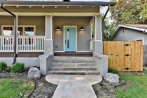 Cottage Chic- Less than 5 mins to Plaza District
