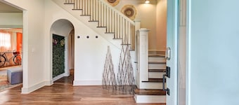 Cottage Chic- Less than 5 mins to Plaza District