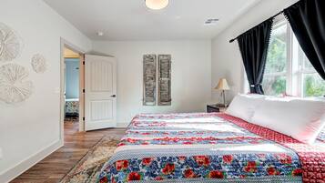 4 bedrooms, desk, iron/ironing board, WiFi